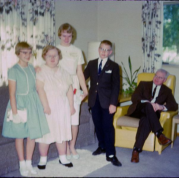 0160-Judy, Cookie, Marcia, Richard, Amos,.jpg - Judy, Aunt Cookie, Marcia, Richard, and Amos.  Forest Street, Denver.